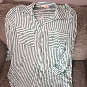 NWOT Soft and flowing long sleeve top!